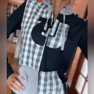 Burton lightweight hoodie